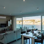Sea Views In A Stunning 2br In アパート