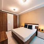 Sea Views In A Stunning 2br In * セント・ポールズ・ベイ
