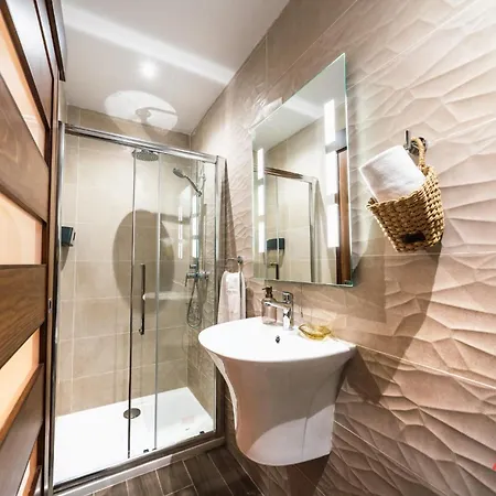 Seaside Magic From A Stunning Apartament