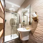 Sea Views In A Stunning 2br In Apartment